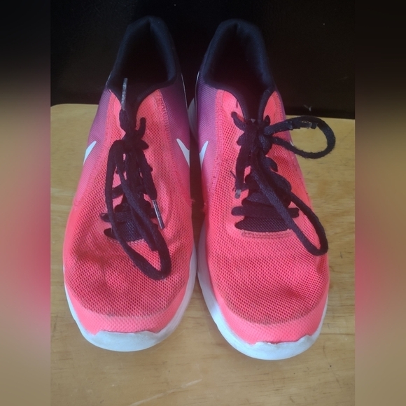 NiKE Revolution 3 Kids Girls size 5.5y multi pink - Picture 1 of 15